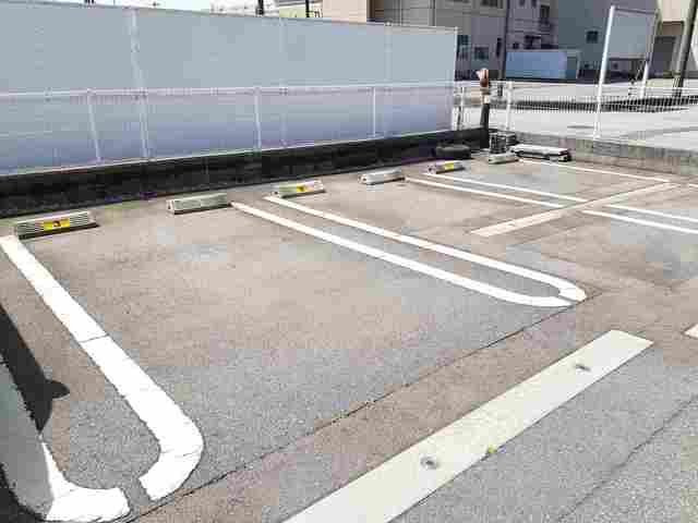 トーク鷹の羽Ⅲの駐車場|カースペースがあります
