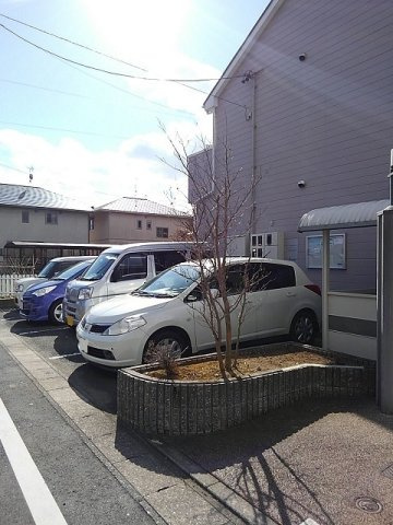 アメニティエルの駐車場