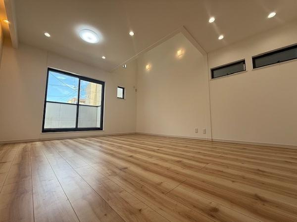 【居間・リビング】 | 大阪市鶴見区諸口4丁目　中古戸建