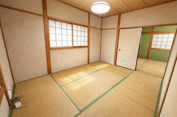 枚方市 長尾宮前 1丁目　中古 一戸建ての和室|襖をあけて広々使うこともできます！