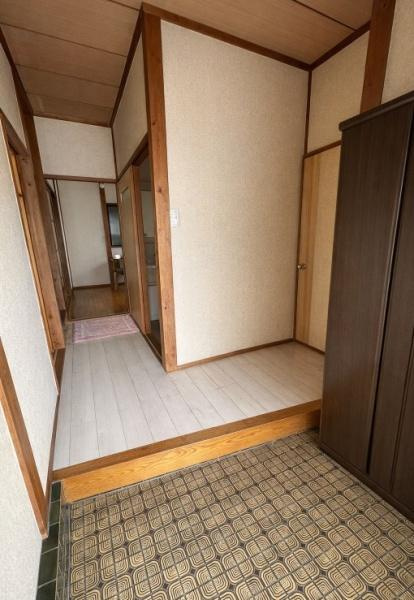 枚方市 長尾宮前 1丁目　中古 一戸建ての玄関