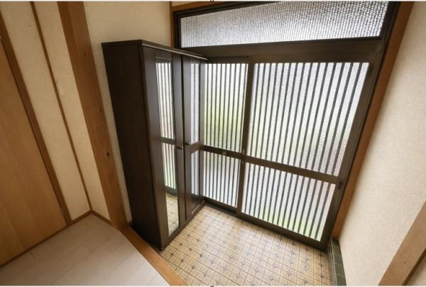 枚方市 長尾宮前 1丁目　中古 一戸建ての玄関