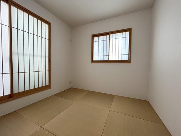 寝屋川市 楠根南町　中古 一戸建ての和室|バルコニーに面している和室です。