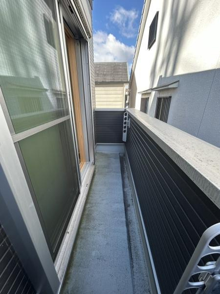 寝屋川市 楠根南町　中古 一戸建てのバルコニー|バルコニー〈ご内覧ご予約受付中〉ご内覧日時のご相談含め、お気軽にお問い合わせ下さい。