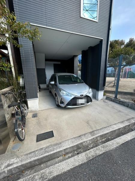 寝屋川市 楠根南町　中古 一戸建ての駐車場|ワンボックス車も駐車可です。(※車種による)