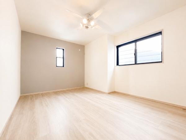 宇治市 槇島町千足　中古 一戸建ての洋室|ウォークインクローゼットがあり、多くの収納が可能です。