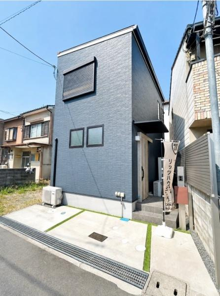 宇治市 槇島町千足　中古 一戸建ての前面道路含む現地写真|令和3年建築のオール電化住宅です。