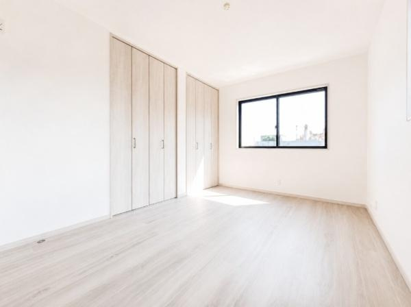 宇治市 槇島町千足　中古 一戸建ての洋室|すべてのお部屋に収納がついています。〈ご内覧受付中〉