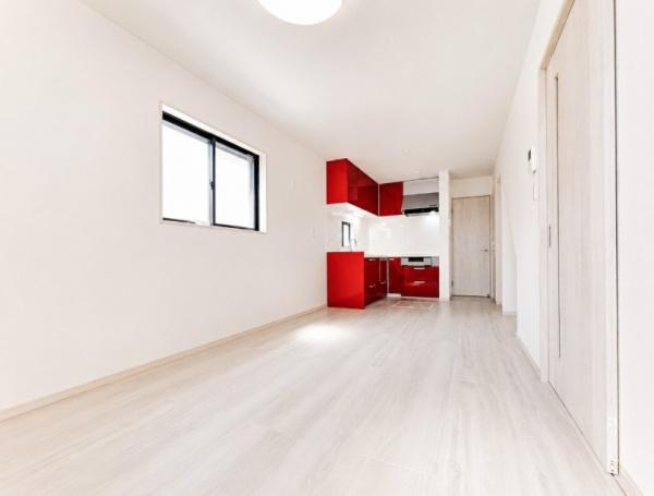 宇治市 槇島町千足　中古 一戸建ての居間・リビング|LDK収納ございます。