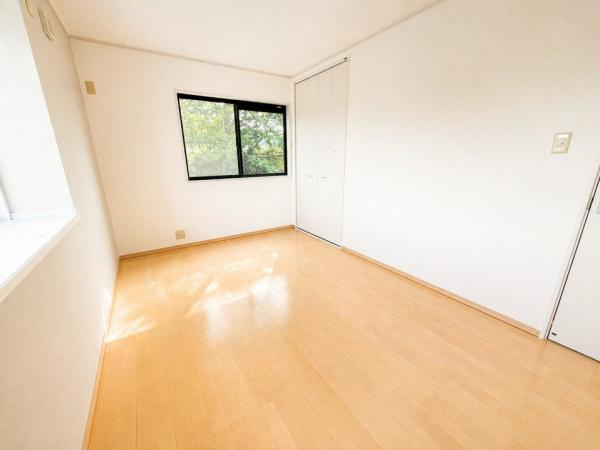 木津川市 山城町 綺田綾杉　中古 一戸建ての洋室