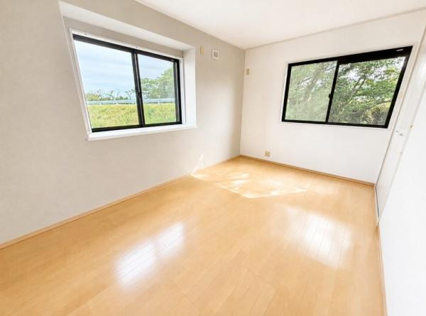 木津川市 山城町 綺田綾杉　中古 一戸建ての洋室