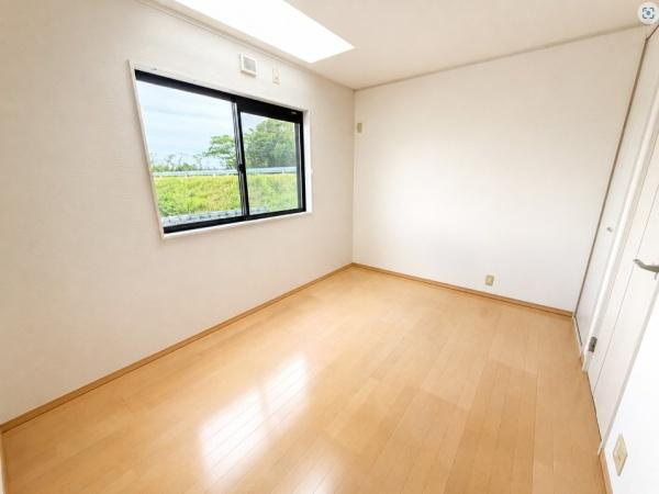 木津川市 山城町 綺田綾杉　中古 一戸建ての洋室