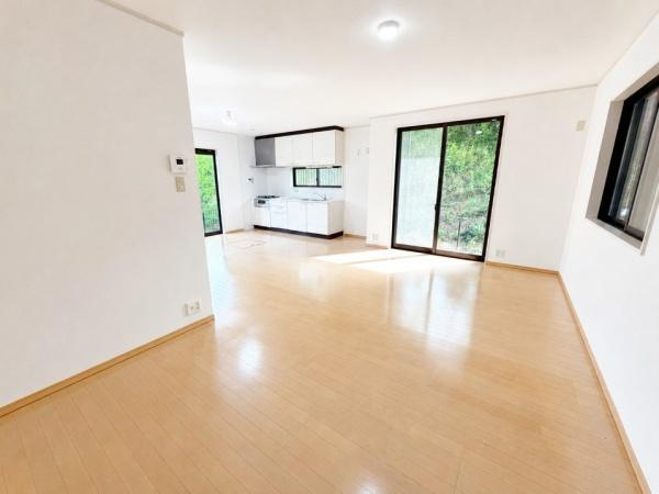 木津川市 山城町 綺田綾杉　中古 一戸建ての居間・リビング