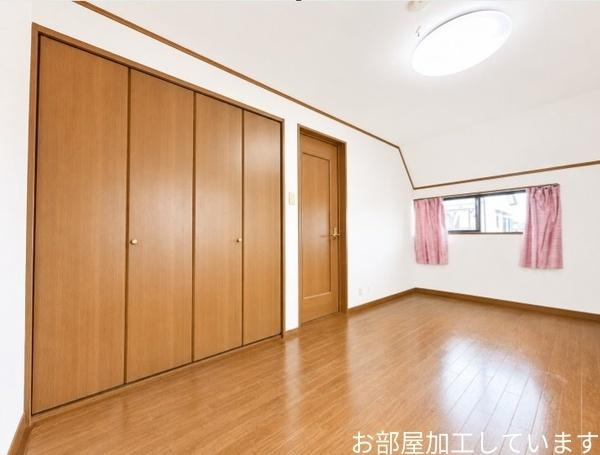 枚方市 野村元町　中古 一戸建ての洋室|たっぷり収納です。