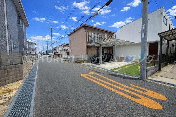 枚方市 東船橋 ２丁目　中古 一戸建ての前面道路含む現地写真