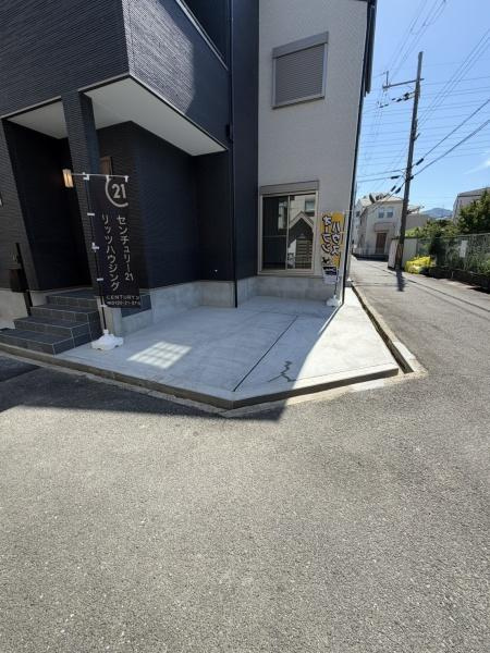 枚方市 春日東町 ２丁目　新築 一戸建ての駐車場