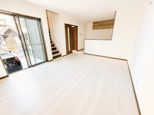 枚方市 春日東町 ２丁目　新築 一戸建ての居間・リビング