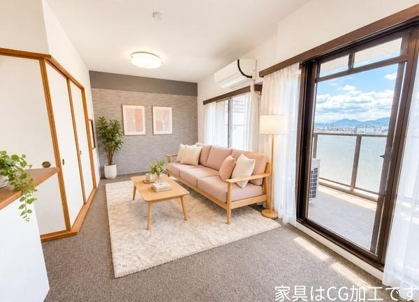 キャステージパーク1番街　中古 マンションの居間・リビング|大きな窓から明るい光が差し込む開放的なリビングです。家族みんなが自然と集まる心地よい空間です。