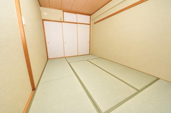 グラン コープ枚方 香里ケ丘　中古 マンションの和室|LDK横の和室は便利に使えます、お子様がいるご家族には特におすすめの間取りです。