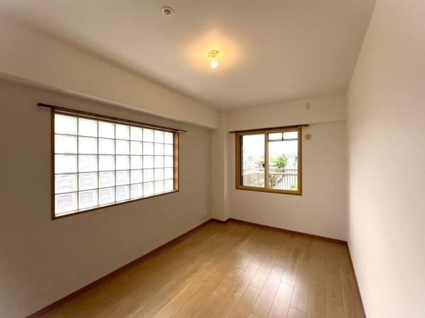 グラン コープ枚方 香里ケ丘　中古 マンションの寝室|2面採光でゆったりプライベートな時間を過ごせます。