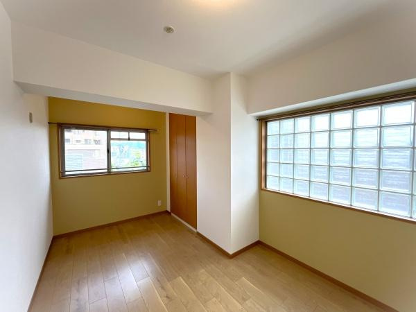 グラン コープ枚方 香里ケ丘　中古 マンションの洋室|シンプルな室内で安らぎをもたらす空間です。
