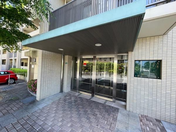 グラン コープ枚方 香里ケ丘　中古 マンションのエントランス|オートロックマンションなので防犯面も安心していただけます。