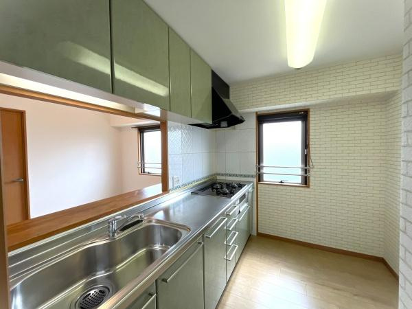 グラン コープ枚方 香里ケ丘　中古 マンションのキッチン|使いやすいシステムキッチンでお料理も楽しくなりそうです。