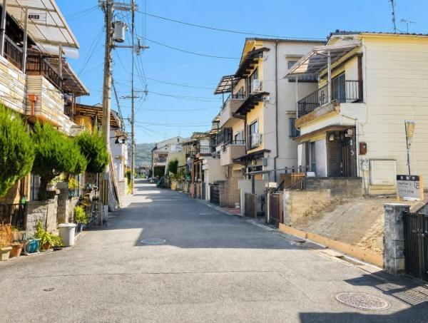 交野市 私部 ７丁目　建築条件付 土地の前面道路含む現地写真