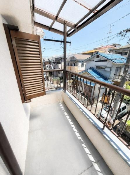 枚方市 東香里元町　中古 一戸建てのバルコニー|陽当たりは良好ですので、快適に洗濯物を干して頂けます。