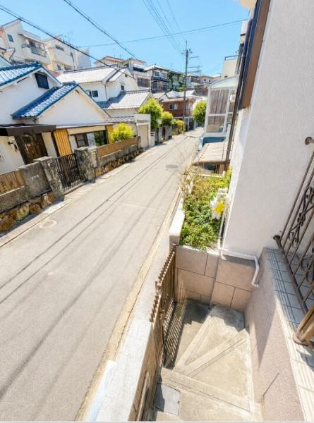 枚方市 東香里元町　中古 一戸建ての前面道路含む現地写真|内覧予約お待ちしております。