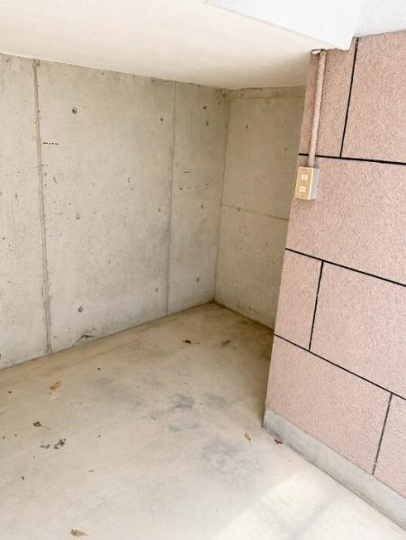 枚方市 東香里元町　中古 一戸建ての収納|駐車場にも収納スペース有