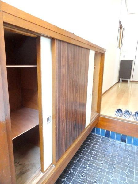 鶴町１丁目貸家の玄関|★シューズボックス有り★