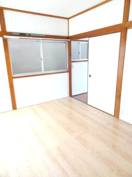 鶴町１丁目貸家の洋室|★窓がいっぱい★