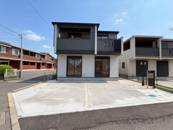 大和市上和田の新築一戸建の駐車場|車２台駐車可能。(例：普通車1台+小型車1台)