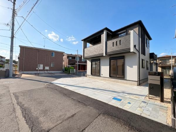 大和市上和田の新築一戸建の前面道路含む現地写真|前面道路と現地写真。