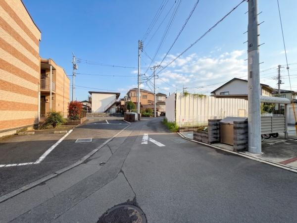 大和市上和田の新築一戸建の前面道路含む現地写真|前面道路と現地写真