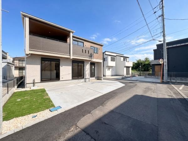 大和市上和田の新築一戸建の駐車場|車２台駐車可能。(例：普通車1台+小型車1台)