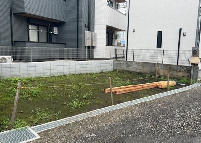 【庭】 | 家族でのBBQを行うのであれば3坪程度の広さがあればよいでしょう。ガーデニングや家庭菜園を楽しむ際は、手入れが行き届く範囲にすると安心です。また、庭のある方角や接道が気になる方は事前に確認しましょう。