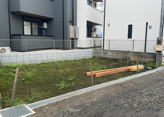 【駐車場】 | 駐車場と明記されていても、最小スペースでつくられた駐車場だと大型車は駐車できなかったり、出入りしにくくなったりする可能性があります。お車のサイズと購入したい物件の駐車場のサイズを現地で確認しましょう。