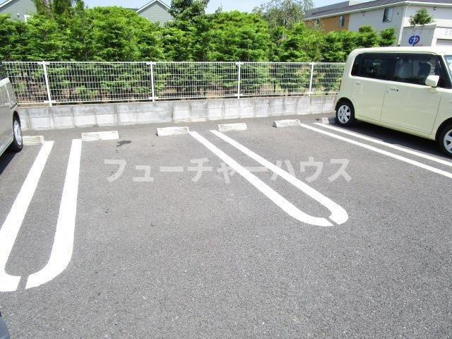 パティオスカイ　Ｃの駐車場|駐車場に車を止められます