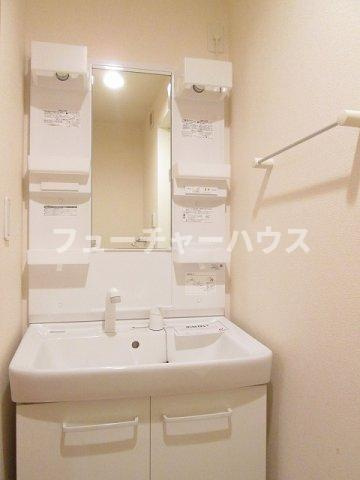 カーサ　アバンツァートⅡの洗面所|明るい洗面所です