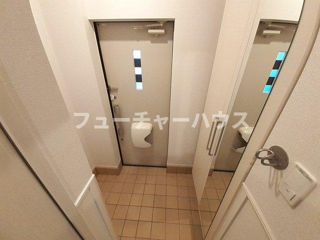 メゾン・ド・ジュネスの玄関|明るい玄関です