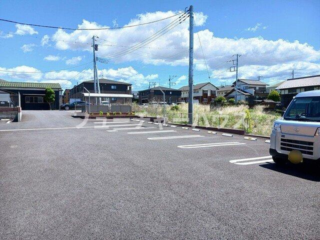 シャルールメゾンＢの駐車場|車をお持ちの方に嬉しい駐車場付きの物件です