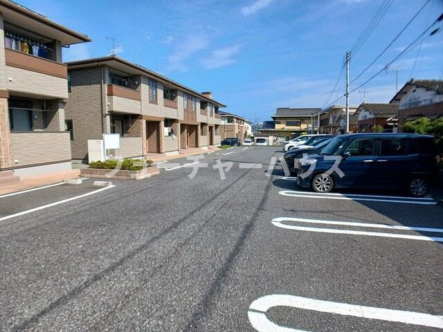 パティオ・スカイ　Ⅵの駐車場
