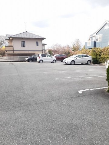 グリーンフィールズの駐車場