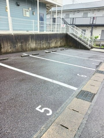 フェアリーハイツの駐車場