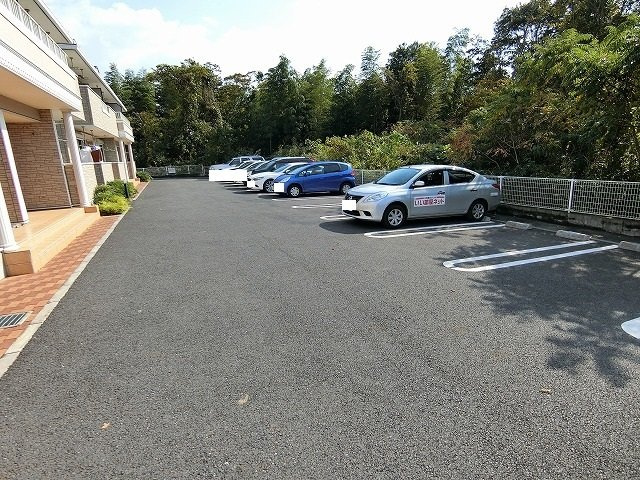 メゾン　コリーヌⅡの駐車場