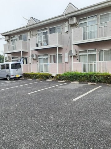 ヒルトップ松山の駐車場