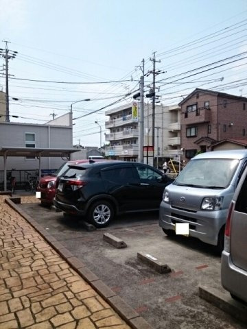 アモールの駐車場