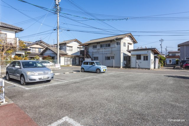 クレストールｉの駐車場